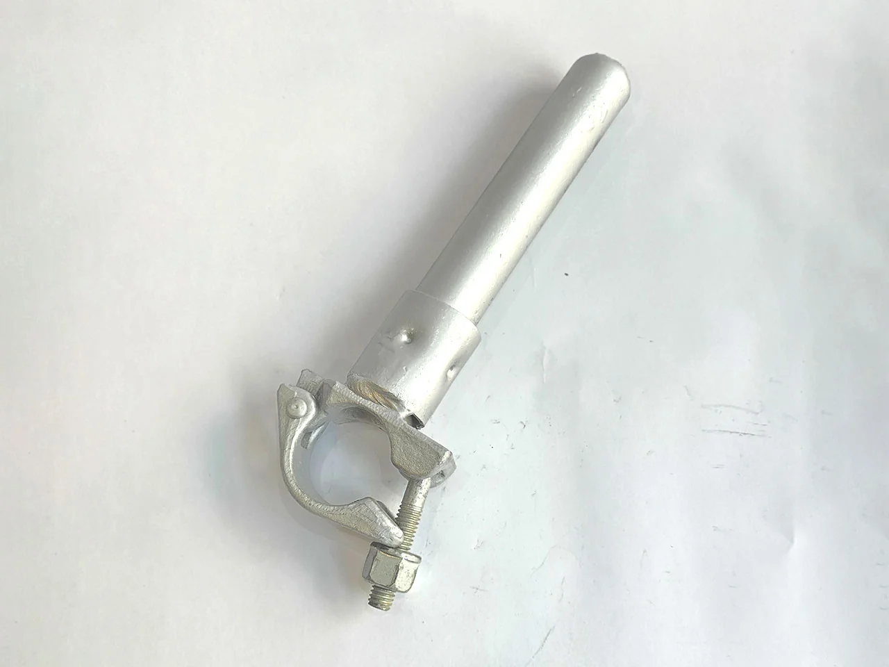 Accesorio para andamios: ABRAZADERA CON Espiga 04